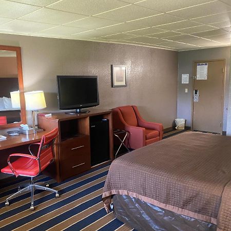 Economy Inn North Randall Экстерьер фото