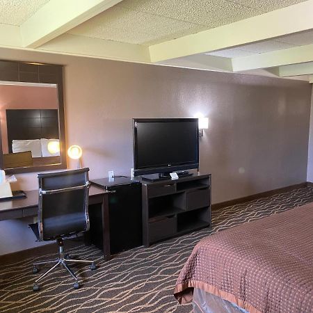 Economy Inn North Randall Экстерьер фото