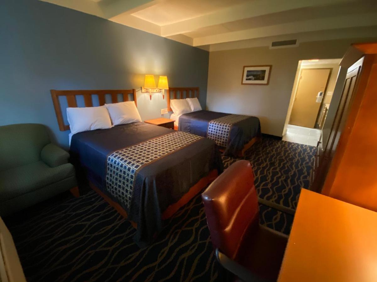 Economy Inn North Randall Экстерьер фото