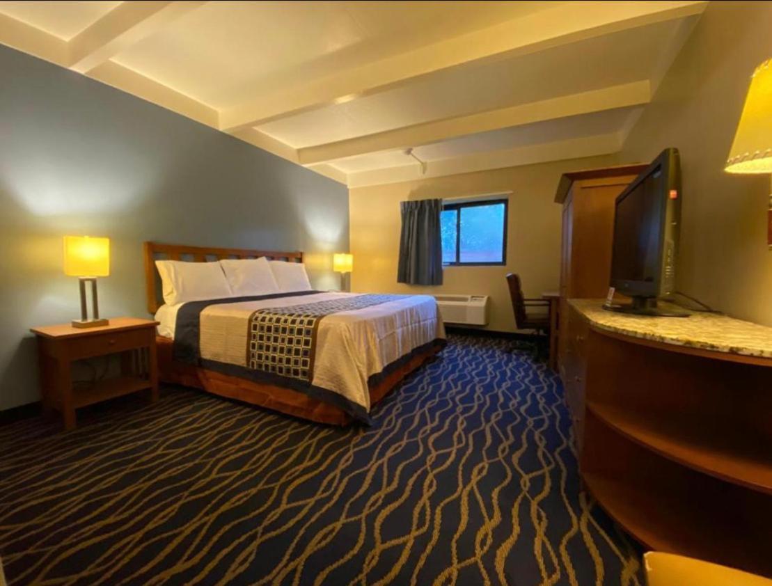 Economy Inn North Randall Экстерьер фото