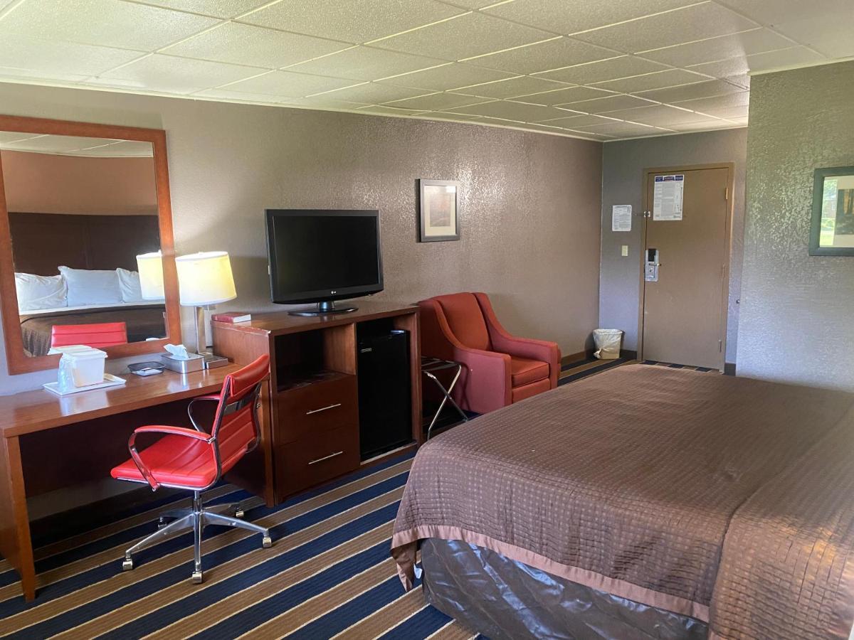 Economy Inn North Randall Экстерьер фото