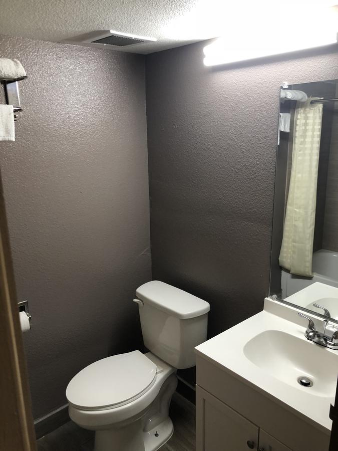 Economy Inn North Randall Экстерьер фото