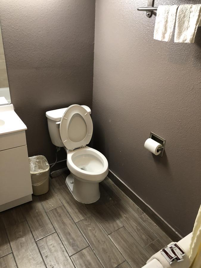 Economy Inn North Randall Экстерьер фото