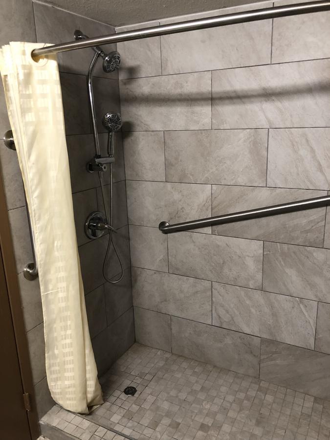 Economy Inn North Randall Экстерьер фото