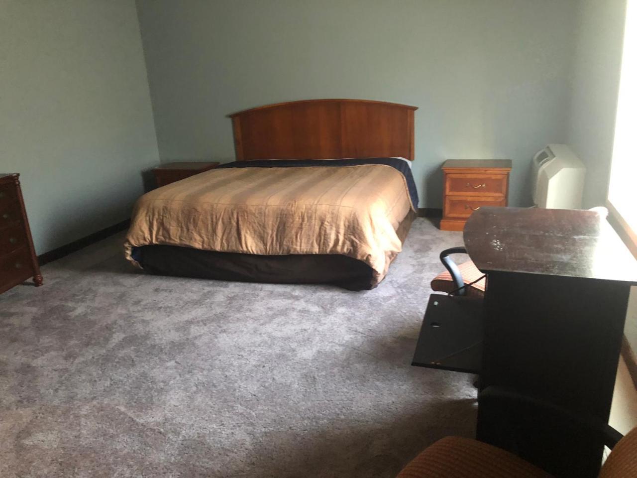 Economy Inn North Randall Экстерьер фото